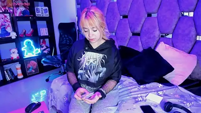 Snapshot of Maky_Coss chatting on 8, 5, 2026 Maky Coss online show from 8, 5, 2026