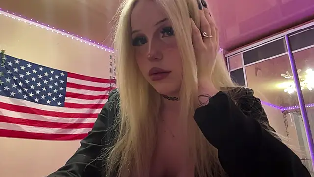 Snapshot of Mollywannatouch chatting on 4, 3, 2026 Mollywannatouch online show from 4, 3, 2026