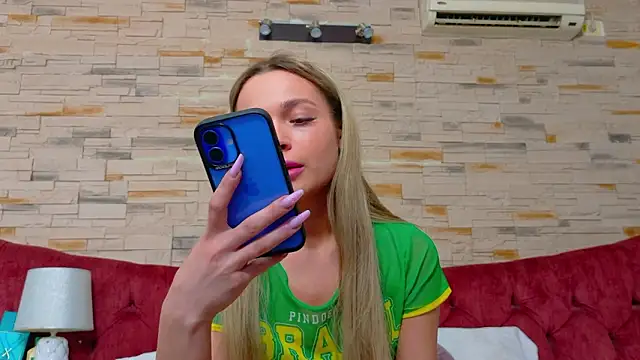 LannaSkyy online show from 7, 3, 2026