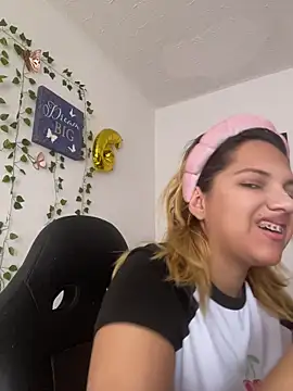 aurora bela online show from 14, 4, 2026