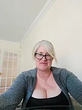 FlirtyFleur-x online show from 7, 4, 2026