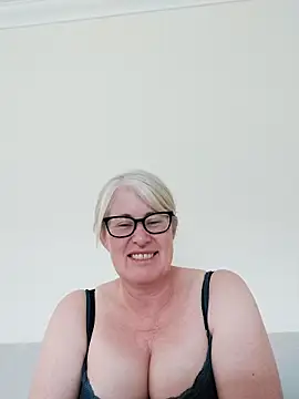 FlirtyFleur-x online show from 3, 5, 2026