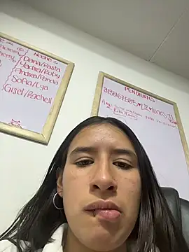 LilyRossi  online show from 13, 5, 2026