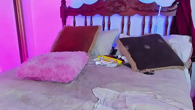 Arianna Moore online show from 9, 4, 2026