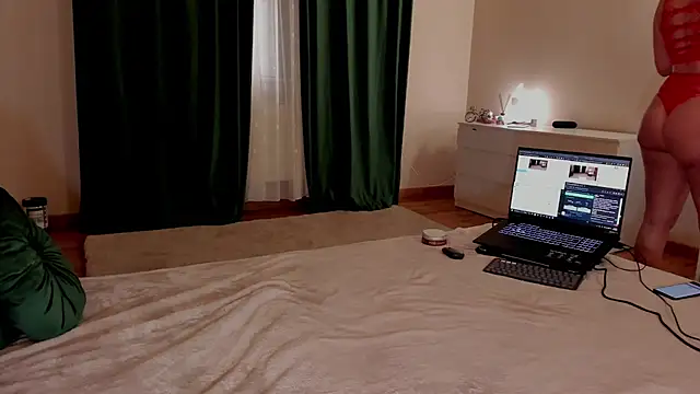 Snapshot of LadyAriaHunt chatting on 16, 6, 2026 LadyAriaHunt online show from 16, 6, 2026