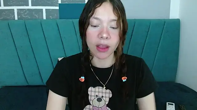 Snapshot of Sweet_kitty_05 chatting on 2, 3, 2026 Sweet kitty 05 online show from 2, 3, 2026