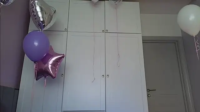 Snapshot of AliceTease chatting on 19, 4, 2026 AliceTease online show from 19, 4, 2026