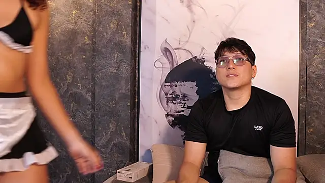 Mia and Belmonth online show from 4, 4, 2026