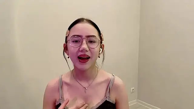 Snapshot of SolvedGlobe chatting on 15, 5, 2026 SolvedGlobe online show from 15, 5, 2026