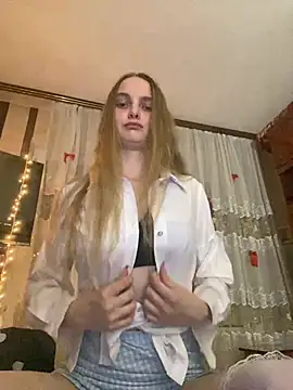 Snapshot of LunaVey chatting on 11, 6, 2026 LunaVey online show from 11, 6, 2026