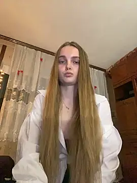 Snapshot of LunaVey chatting on 12, 6, 2026 LunaVey online show from 12, 6, 2026