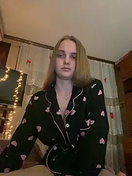 Snapshot of LunaVey chatting on 18, 6, 2026 LunaVey online show from 18, 6, 2026