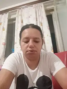 Snapshot of roxana_e43 chatting on 21, 7, 2026 roxana e43 online show from 21, 7, 2026