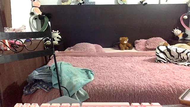 mommy-Milf online show from 12, 4, 2026