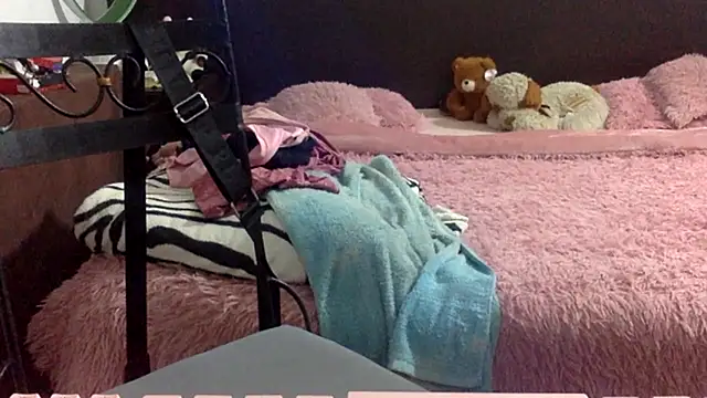 mommy-Milf online show from 15, 4, 2026