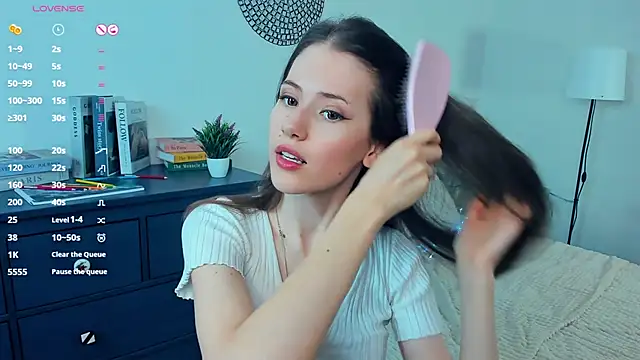 OdiIiaChavarria online show from 15, 4, 2026