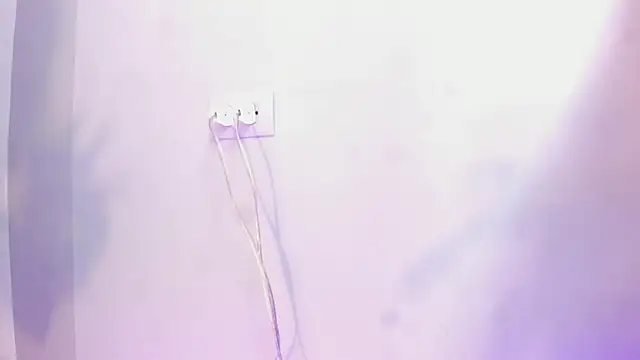 Nahomy Collins  online show from 1, 4, 2026