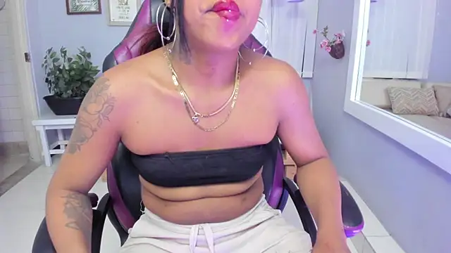 Snapshot of Nahomy_Collins_ chatting on 30, 4, 2026 Nahomy Collins online show from 30, 4, 2026