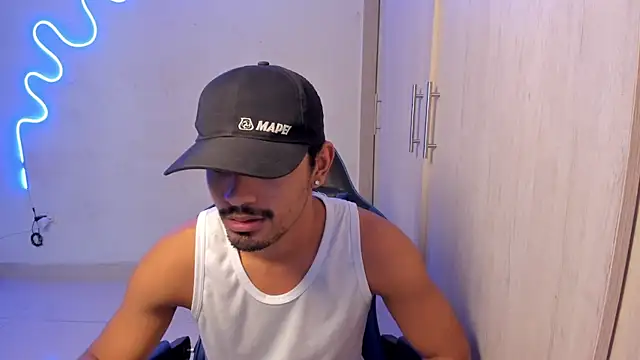 jossi12345j online show from 14, 4, 2026