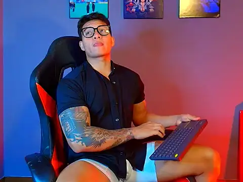 Snapshot of evan_greey01 chatting on 4, 3, 2026 evan greey01 online show from 4, 3, 2026