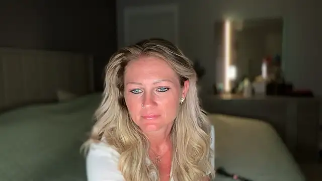 Snapshot of BlondeMilf82 chatting on 19, 6, 2026 BlondeMilf82 online show from 19, 6, 2026