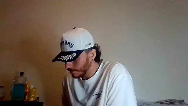 Snapshot of TallHungandCloudy69 chatting on 1, 4, 2026 TallHungandCloudy69 online show from 1, 4, 2026