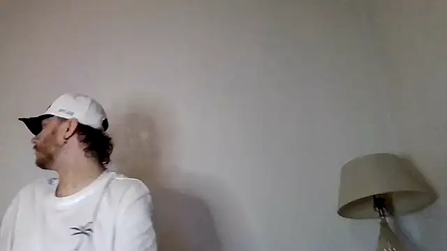 Snapshot of TallHungandCloudy69 chatting on 4, 4, 2026 TallHungandCloudy69 online show from 4, 4, 2026