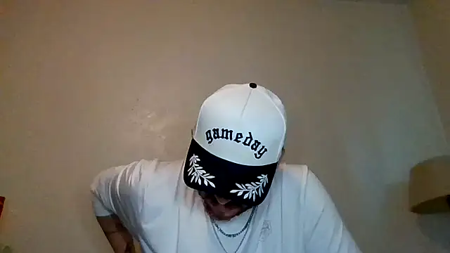 Snapshot of TallHungandCloudy69 chatting on 12, 4, 2026 TallHungandCloudy69 online show from 12, 4, 2026