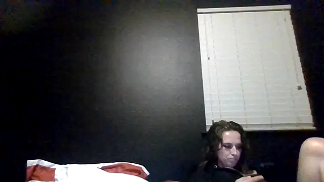 Snapshot of TallHungandCloudy69 chatting on 18, 5, 2026 TallHungandCloudy69 online show from 18, 5, 2026