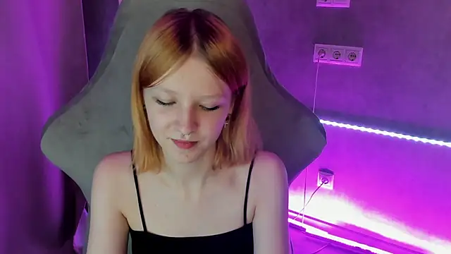 Emma Dusk online show from 11, 7, 2026