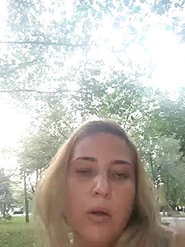 Snapshot of MellanieBliss chatting on 5, 7, 2026 MellanieBliss online show from 5, 7, 2026