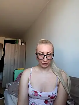 Snapshot of malinalli_a chatting on 3, 3, 2026 malinalli a online show from 3, 3, 2026