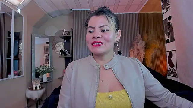 KiaraXMilf online show from 16, 4, 2026