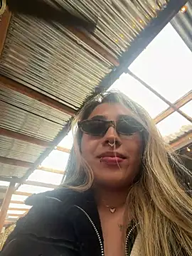 Snapshot of ManuelaVeeleez chatting on 2, 5, 2026 ManuelaVeeleez online show from 2, 5, 2026
