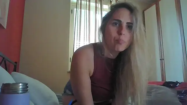 Snapshot of Emilyvuxa chatting on 1, 5, 2026 Emilyvuxa online show from 1, 5, 2026