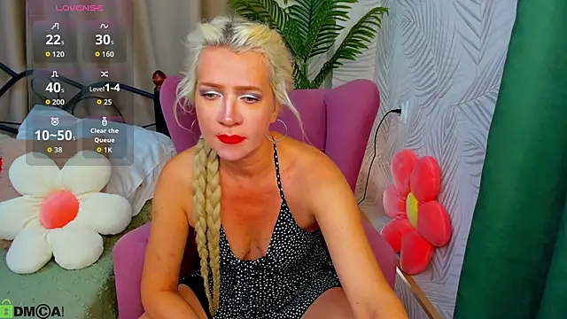 Snapshot of Ledi_Luna chatting on 2, 6, 2026 Ledi Luna online show from 2, 6, 2026