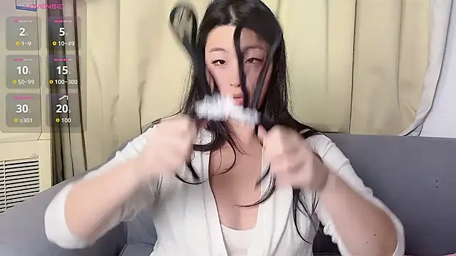 Tavie1744 online show from 2, 4, 2026