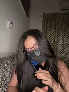 Snapshot of nikki_catz chatting on 9, 5, 2026 nikki catz online show from 9, 5, 2026