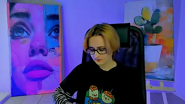 Snapshot of LixeLuna chatting on 4, 3, 2026 LixeLuna online show from 4, 3, 2026