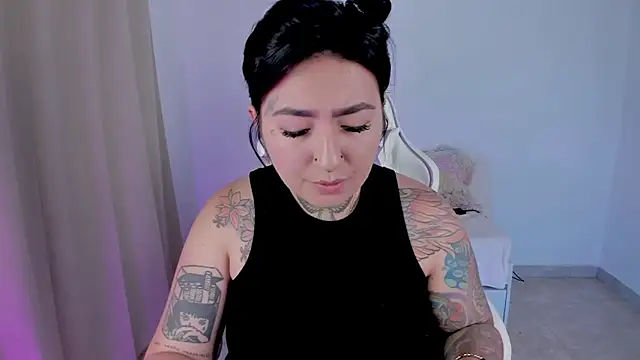 Snapshot of heeyy_kitty chatting on 25, 3, 2026 heeyy kitty online show from 25, 3, 2026