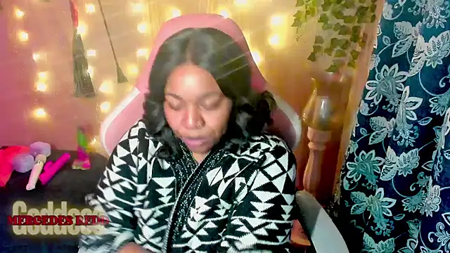Snapshot of Goddess_MercedesRedd chatting on 25, 4, 2026 Goddess MercedesRedd online show from 25, 4, 2026