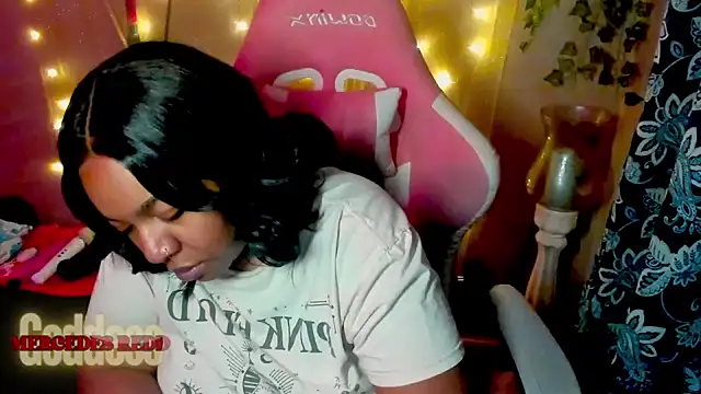 Snapshot of Goddess_MercedesRedd chatting on 23, 5, 2026 Goddess MercedesRedd online show from 23, 5, 2026