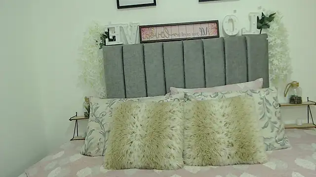 OliviaValentti online show from 28, 3, 2026