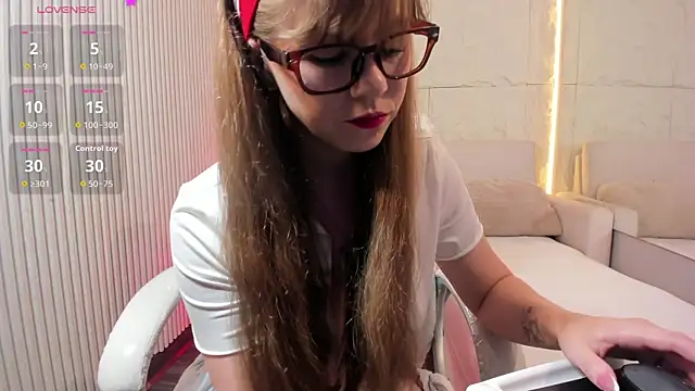 LailaCutee online show from 6, 3, 2026