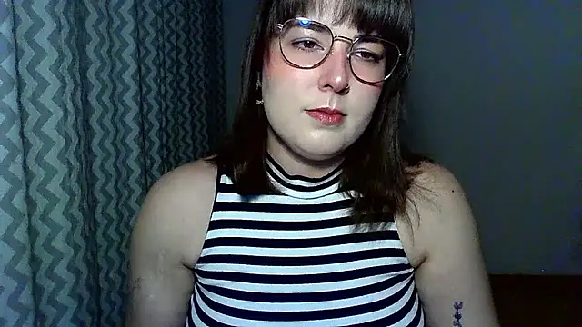 Snapshot of ClaraHard chatting on 4, 7, 2026 ClaraHard online show from 4, 7, 2026