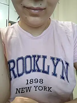 Emi hot1 online show from 3, 4, 2026