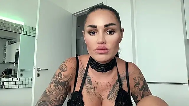 AMBER HARD online show from 2, 4, 2026