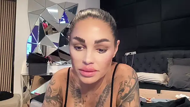 AMBER HARD online show from 6, 4, 2026