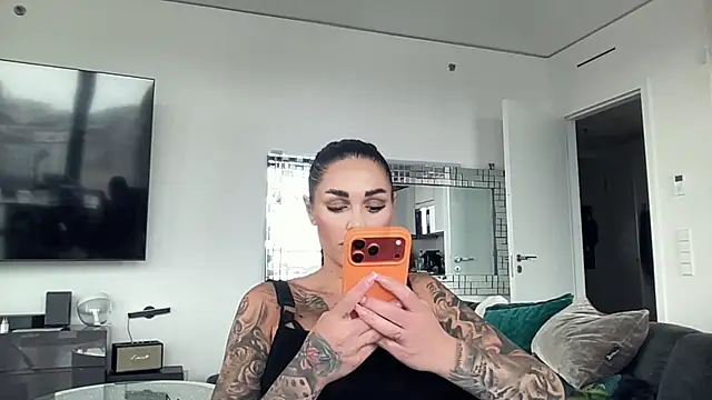 AMBER HARD online show from 18, 4, 2026