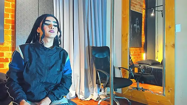 Sienna Dark online show from 14, 3, 2026